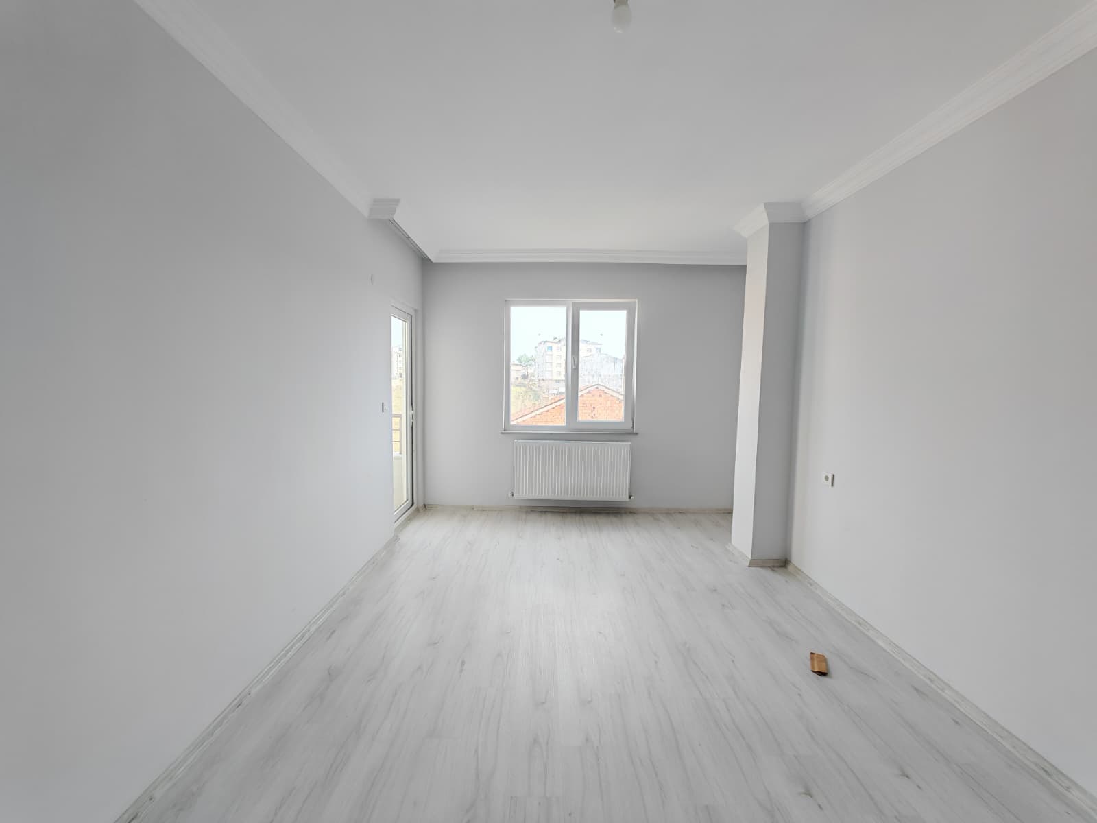 SARAÇLIDA AYRI MUTFAKLI 2 YIILIK ÇİFT BALKONLU 3+1